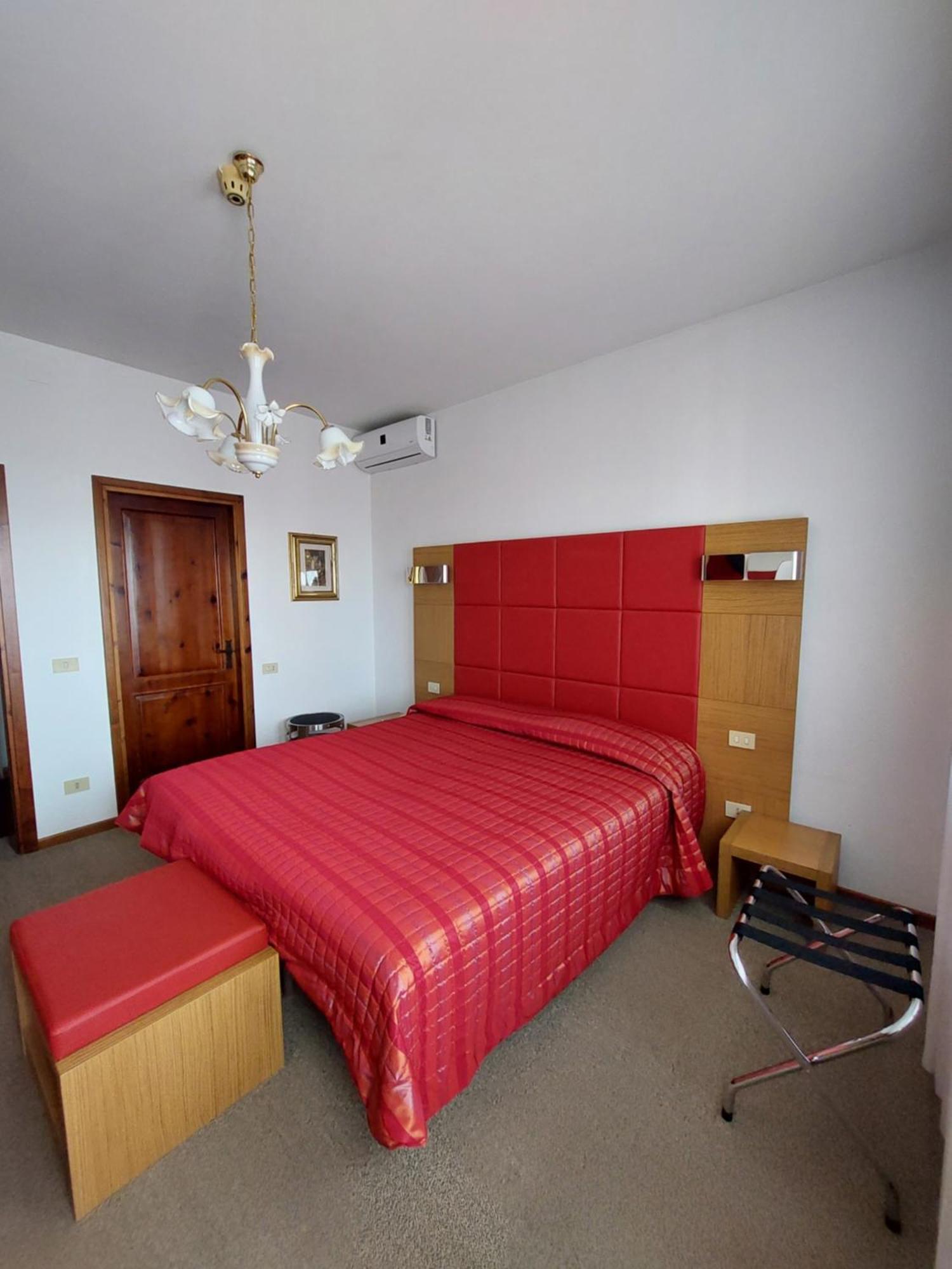 Albergo Alla Pineta Montebelluna Exterior foto